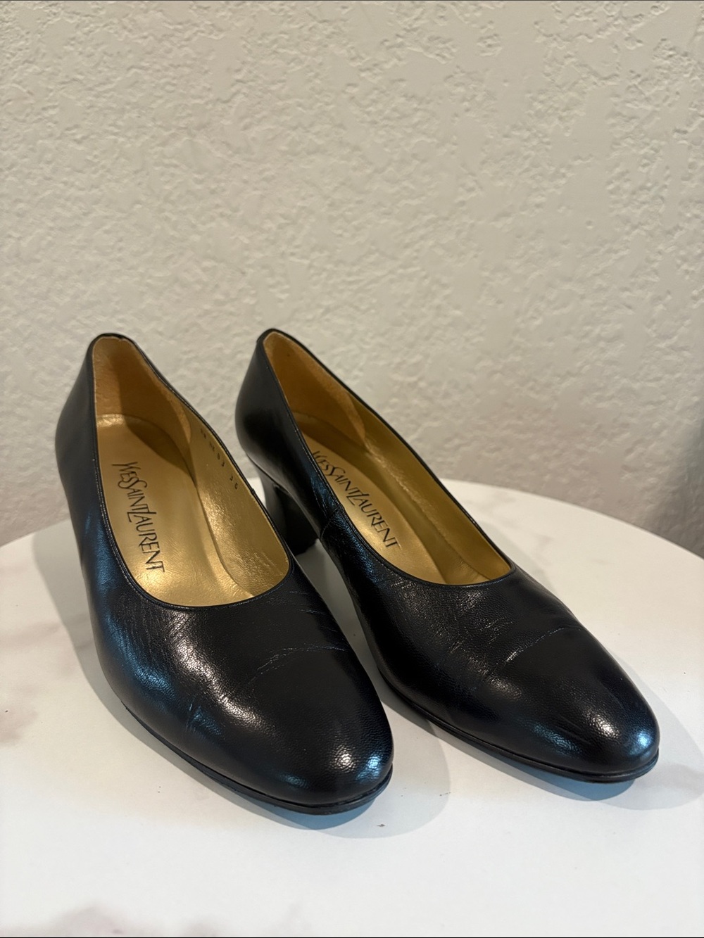 Yves Saint Laurent Black Leather Round-Toe Pump